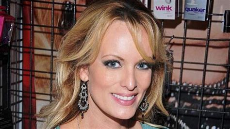 Stormy Daniels began working on adult entertainment when she started stripping in her birth town, Baton Rouge (Lousiana). Then she became featured dancer and, a little bit after that, she met some people in the adult business who introduced her to eroticism and pornography.